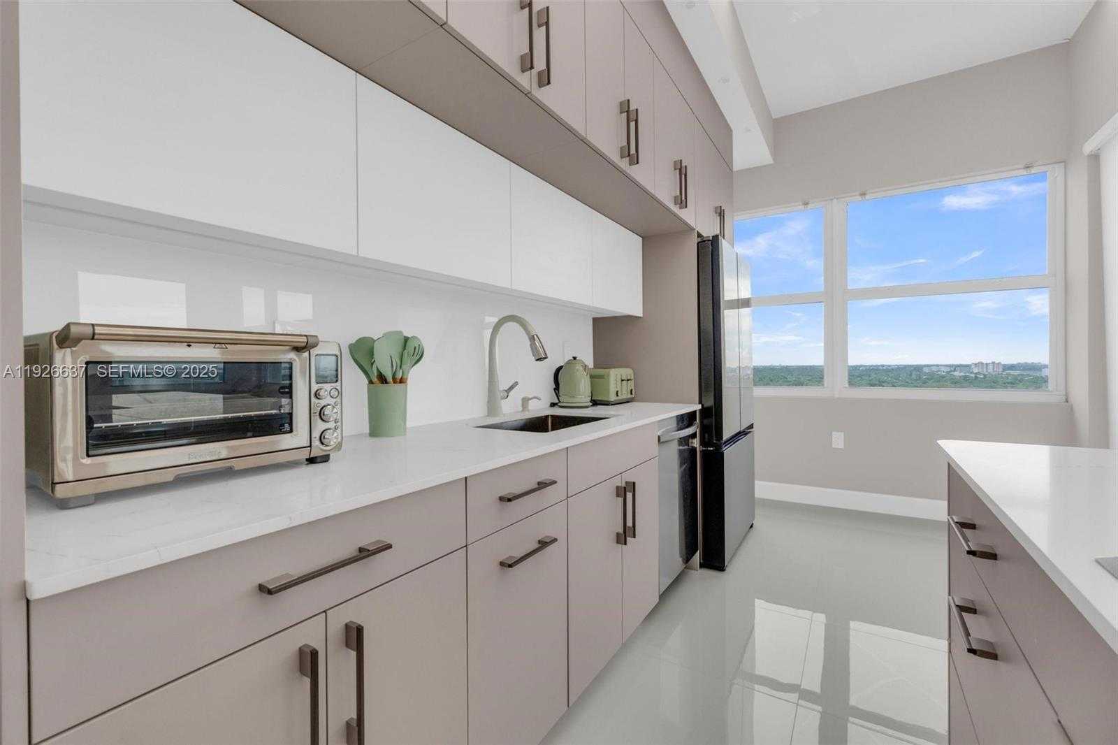 Small Image of 18011 BISCAYNE BLVD #PH04, Aventura Number 2