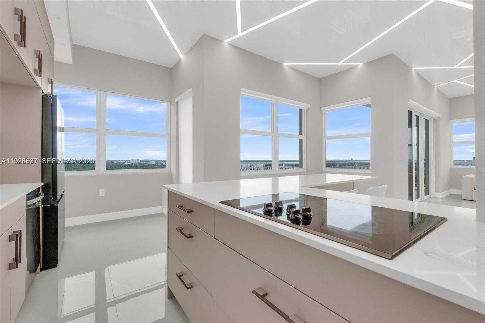 Small Image of 18011 BISCAYNE BLVD #PH04, Aventura Number 3