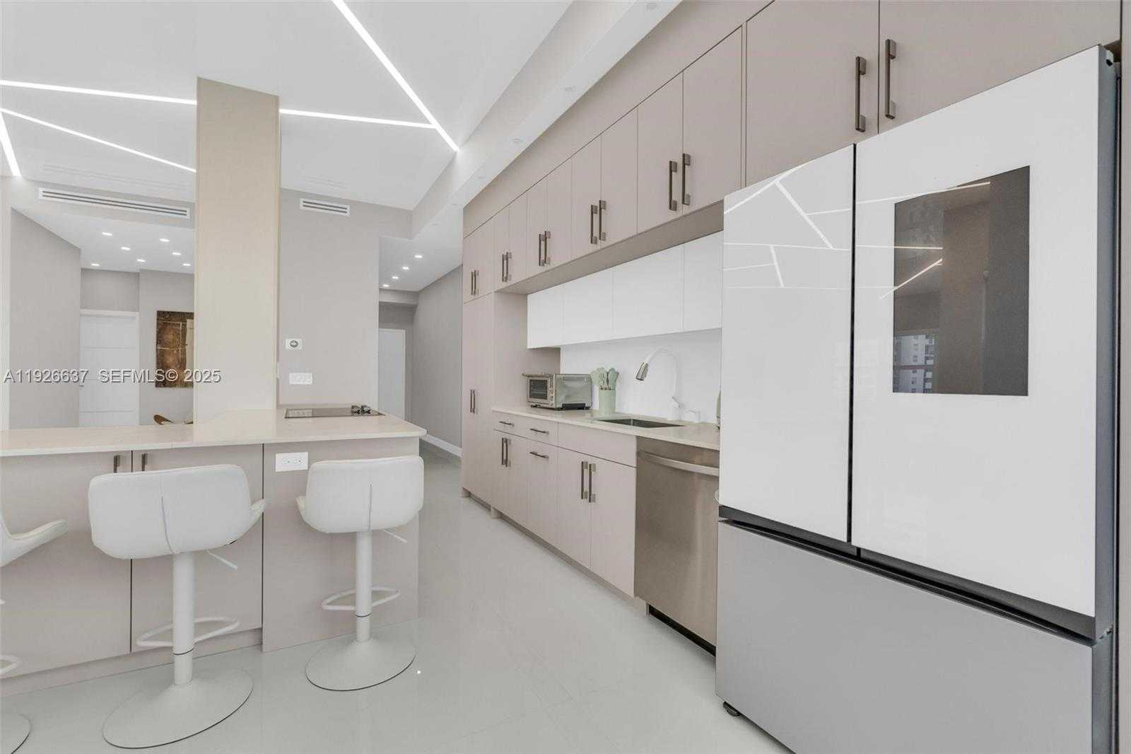 Small Image of 18011 BISCAYNE BLVD #PH04, Aventura Number 6