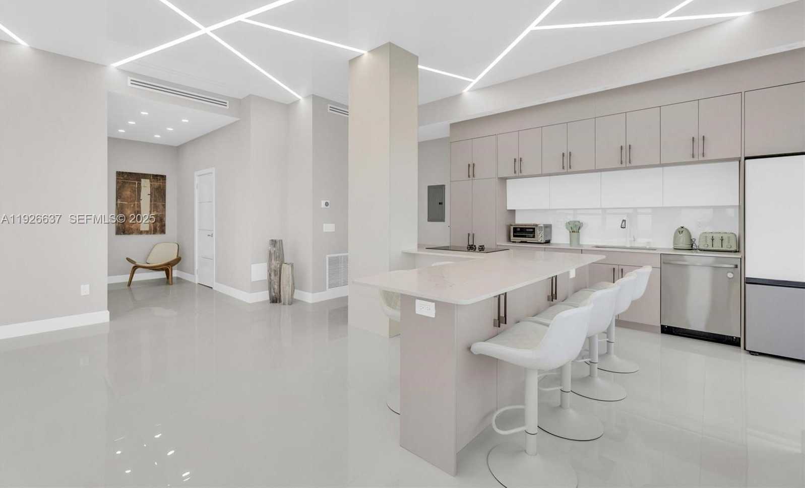 Small Image of 18011 BISCAYNE BLVD #PH04, Aventura Number 7