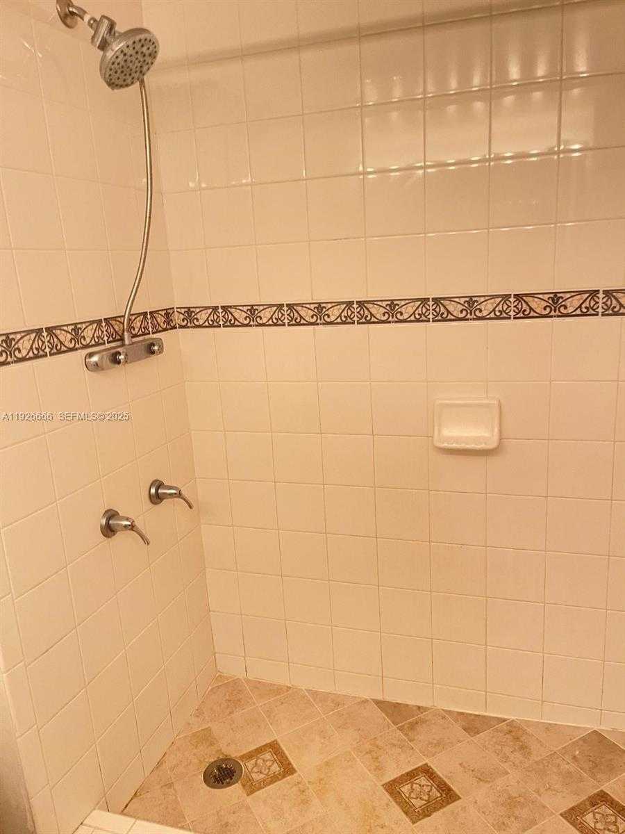 Small Image of 4270 NORTH WEST 79TH AVE #2D, Doral Number 7