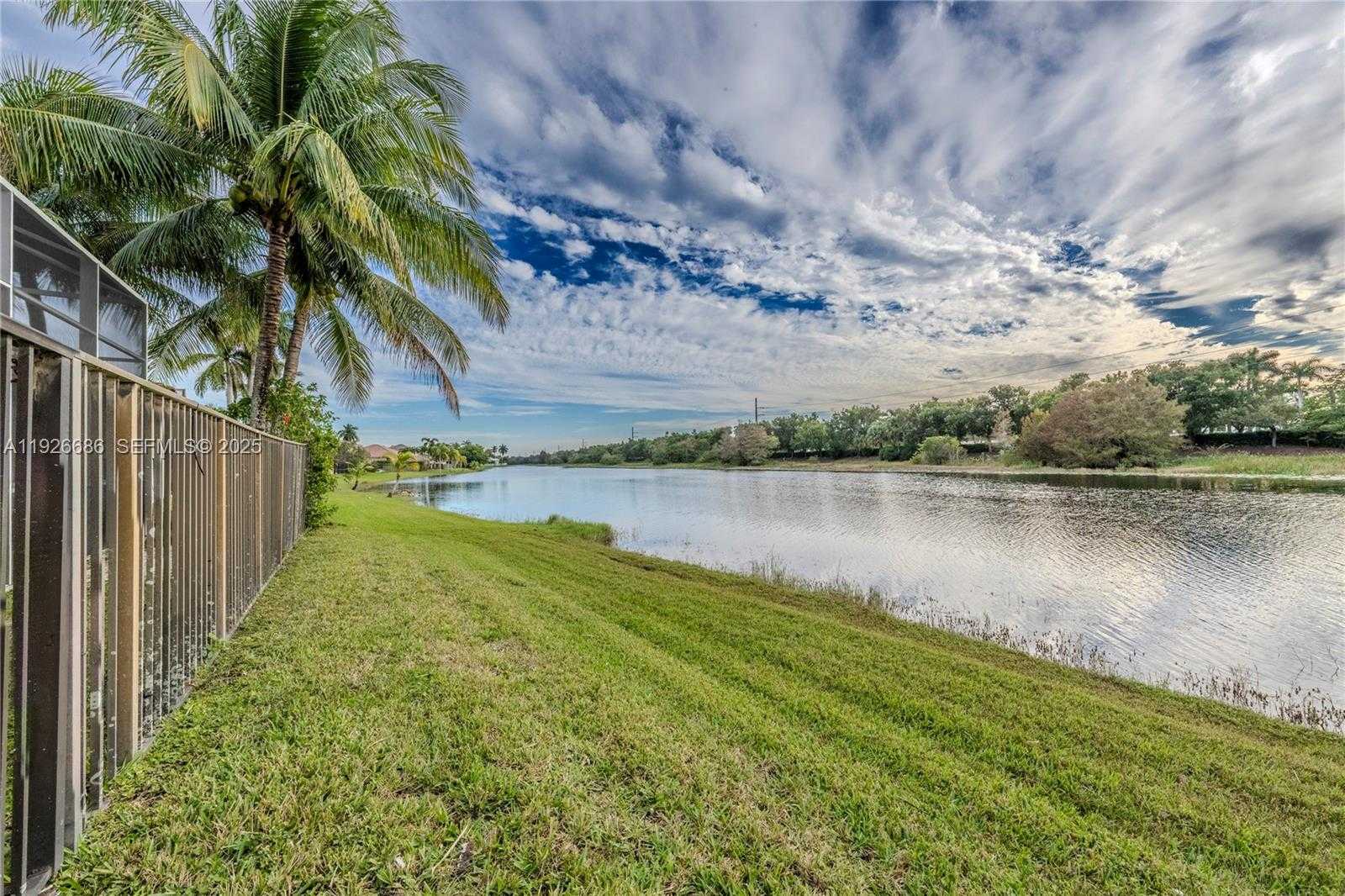 Small Image of 2893 OAKBROOK DR, Weston Number 10