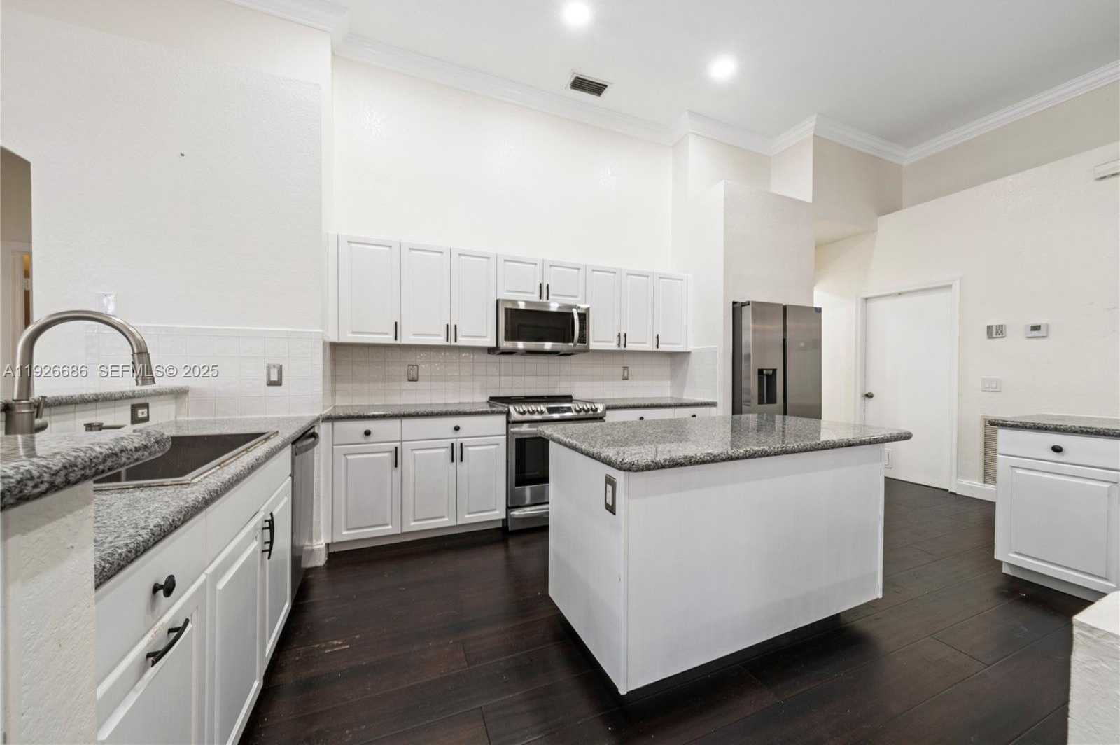 Small Image of 2893 OAKBROOK DR, Weston Number 17