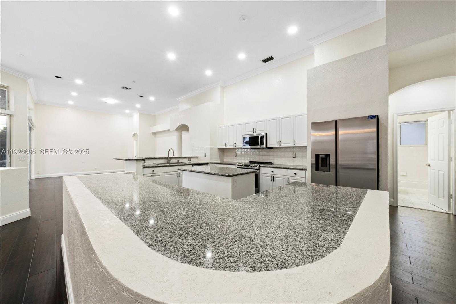 Small Image of 2893 OAKBROOK DR, Weston Number 19