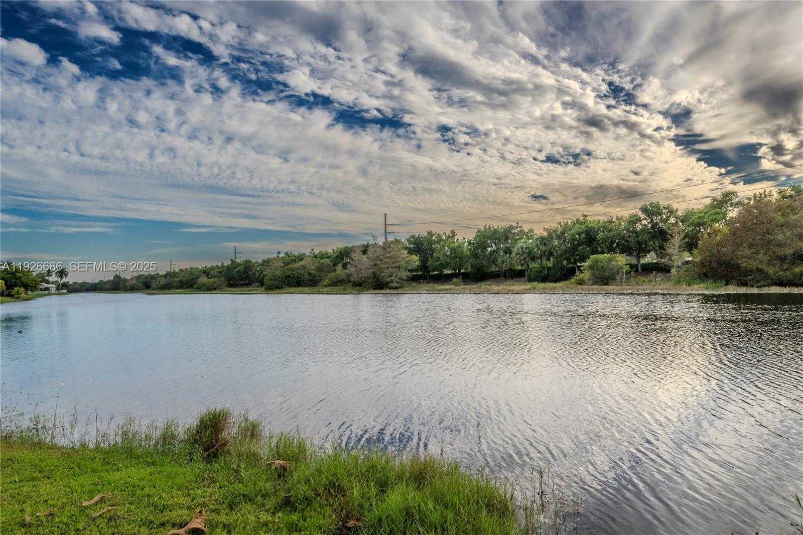 Small Image of 2893 OAKBROOK DR, Weston Number 2