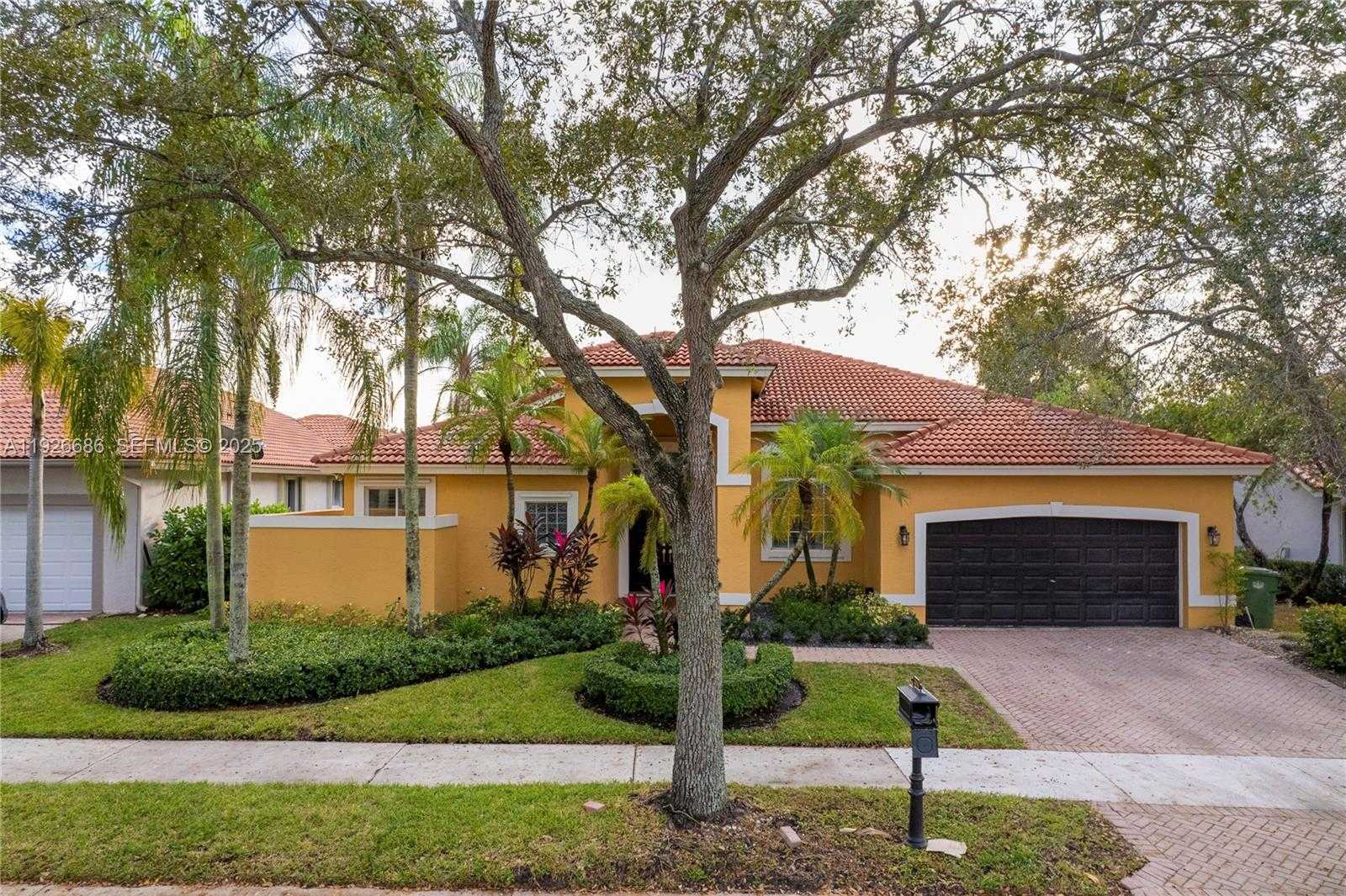 Small Image of 2893 OAKBROOK DR, Weston Number 3