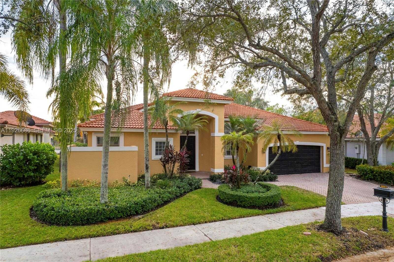Small Image of 2893 OAKBROOK DR, Weston Number 4