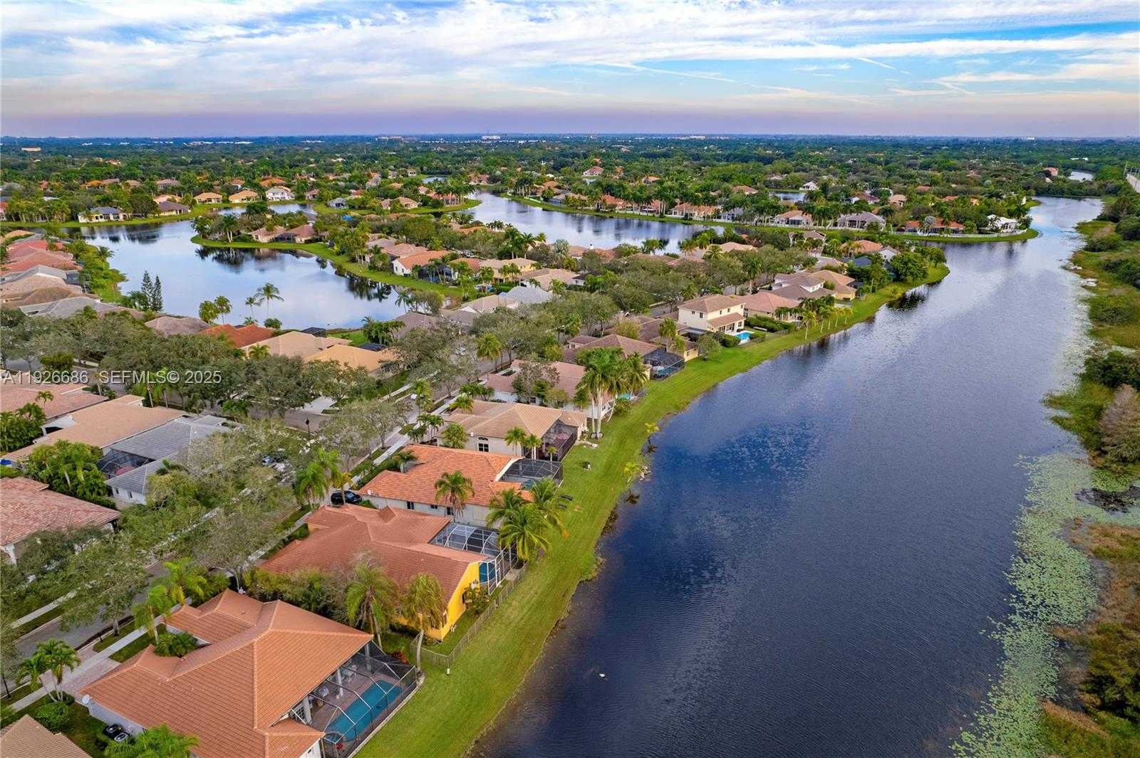 Small Image of 2893 OAKBROOK DR, Weston Number 8