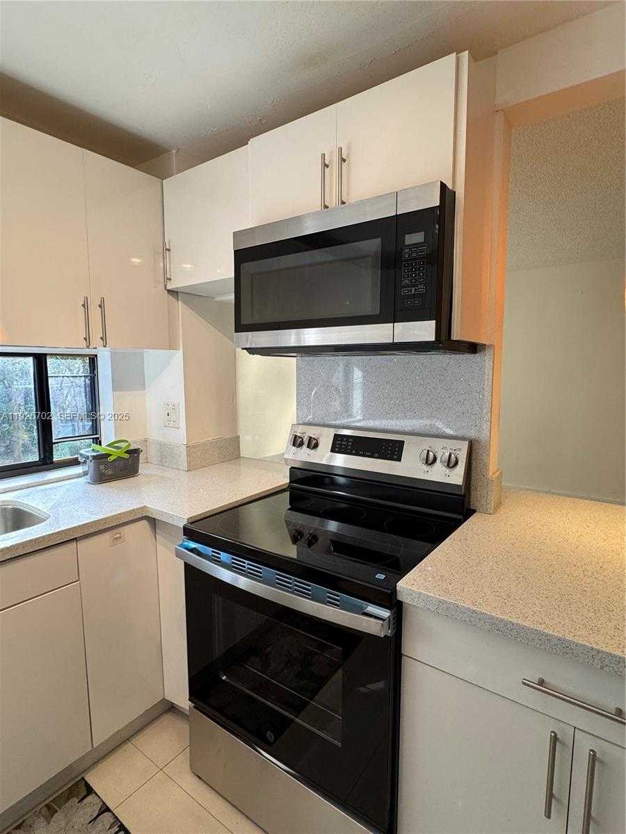 Small Image of 17021 NORTH BAY RD #226, Sunny Isles Beach Number 1