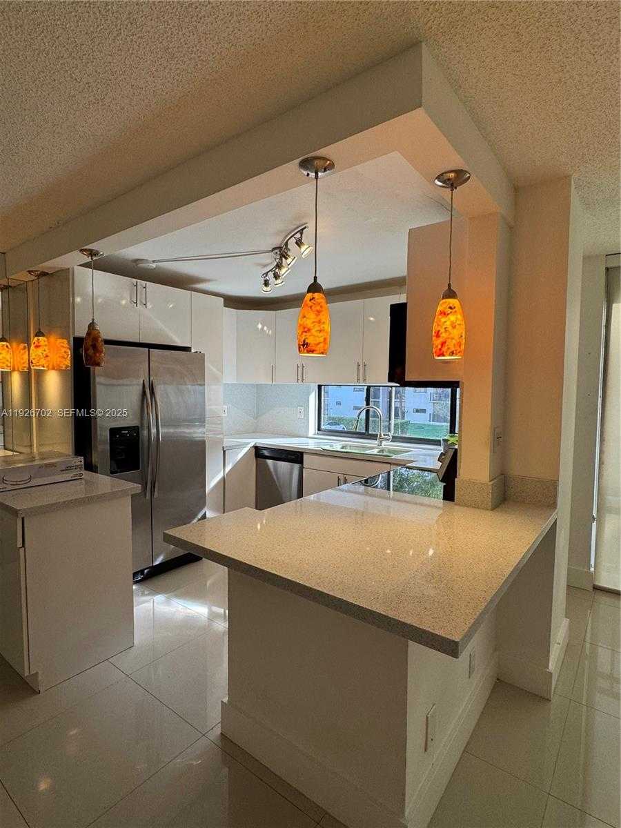 Small Image of 17021 NORTH BAY RD #226, Sunny Isles Beach Number 3