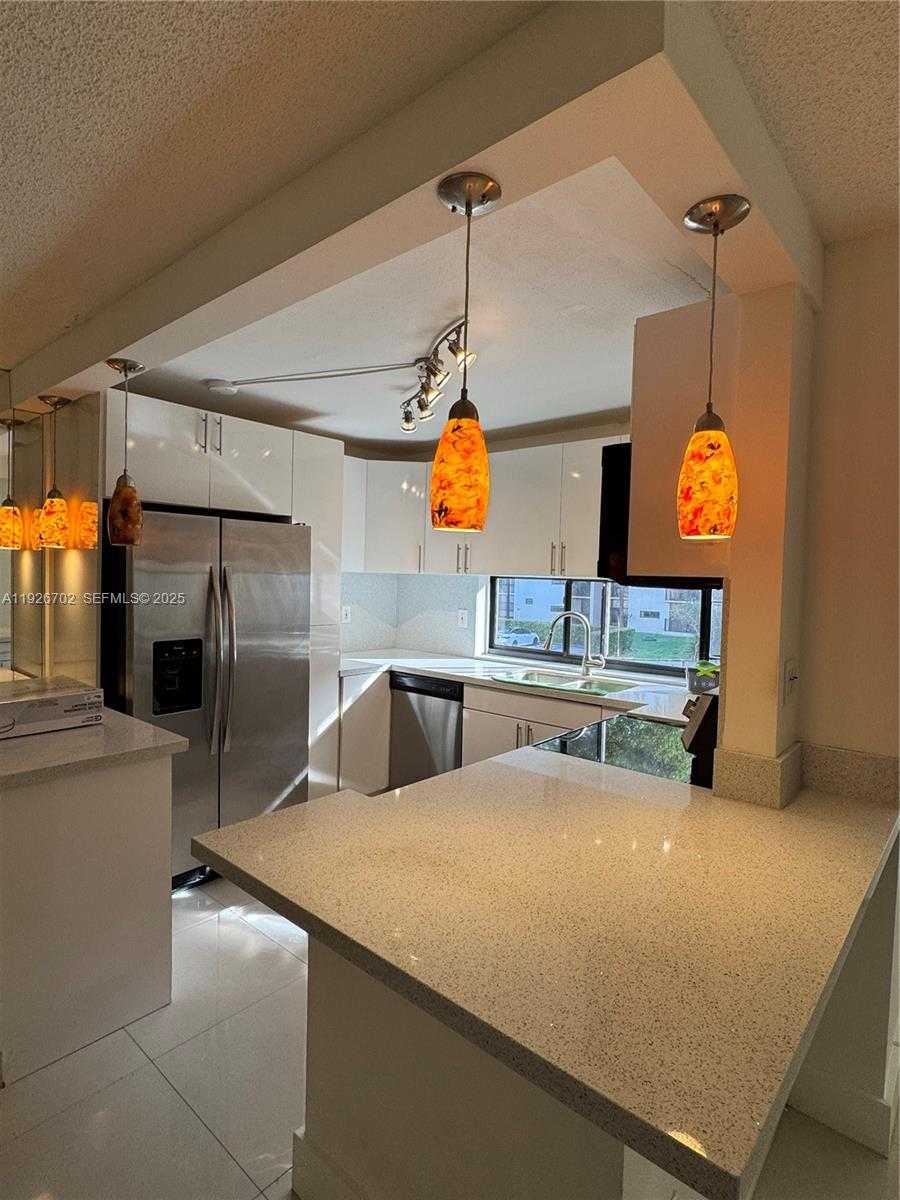 Small Image of 17021 NORTH BAY RD #226, Sunny Isles Beach Number 6