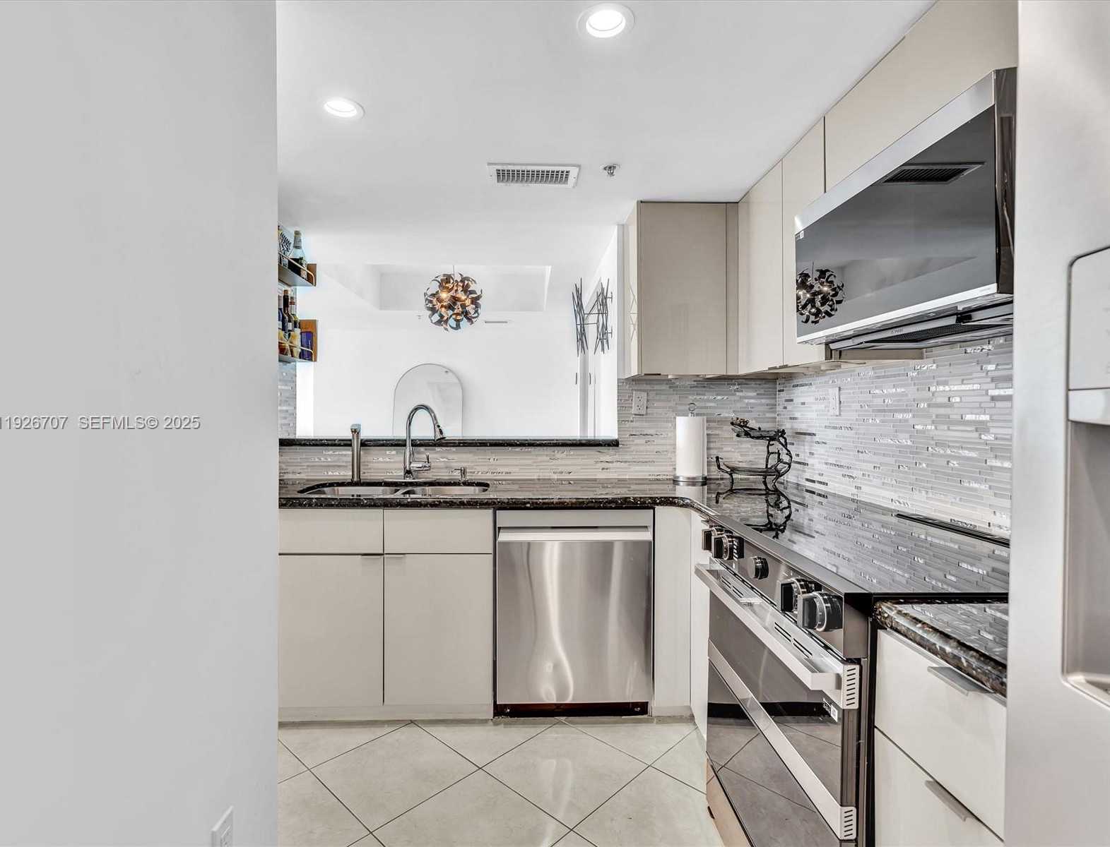 Small Image of 650 WEST AVE #1605, Miami Beach Number 10