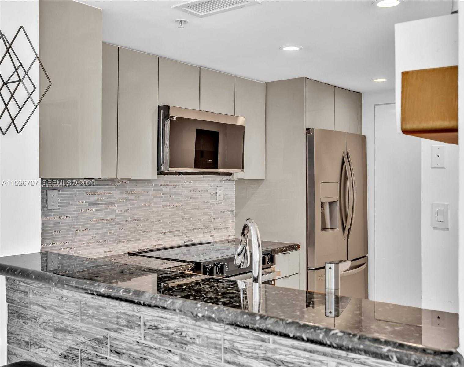 Small Image of 650 WEST AVE #1605, Miami Beach Number 8