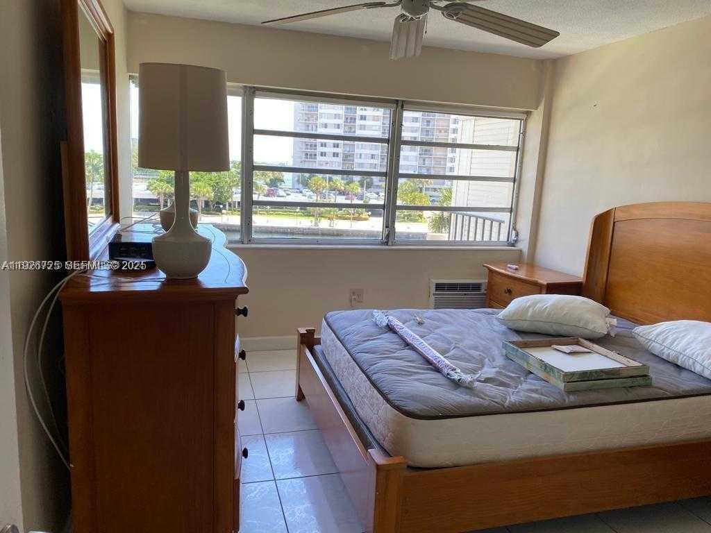 Small Image of 220 KINGS POINT DR #411, Sunny Isles Beach Number 13