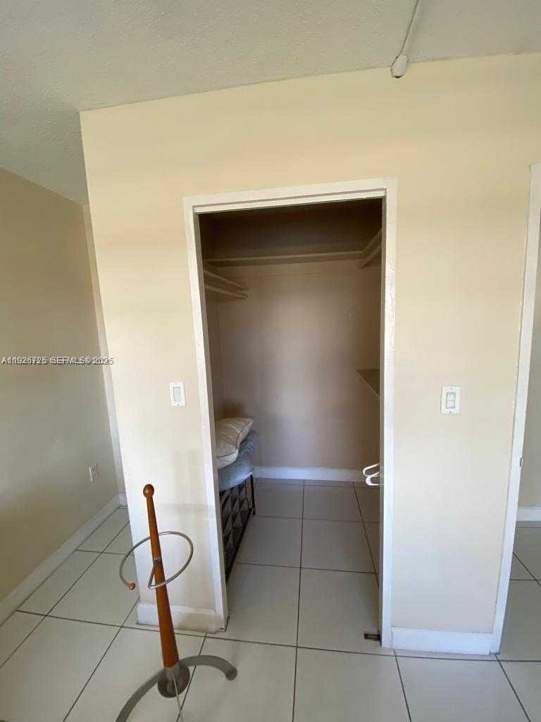 Small Image of 220 KINGS POINT DR #411, Sunny Isles Beach Number 14