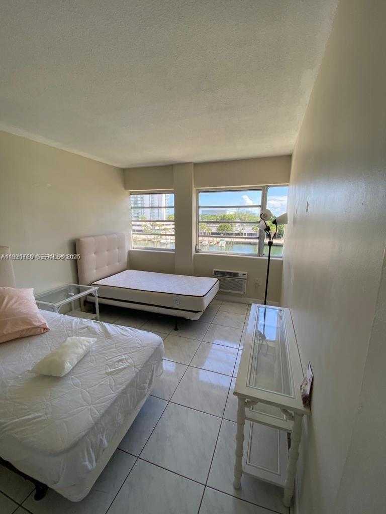 Small Image of 220 KINGS POINT DR #411, Sunny Isles Beach Number 15