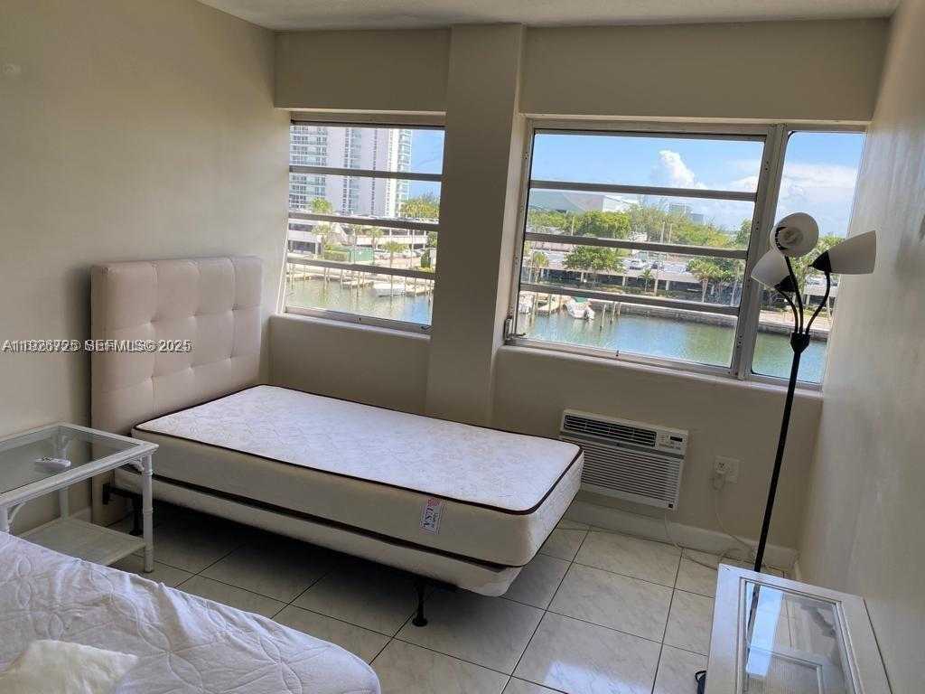 Small Image of 220 KINGS POINT DR #411, Sunny Isles Beach Number 21