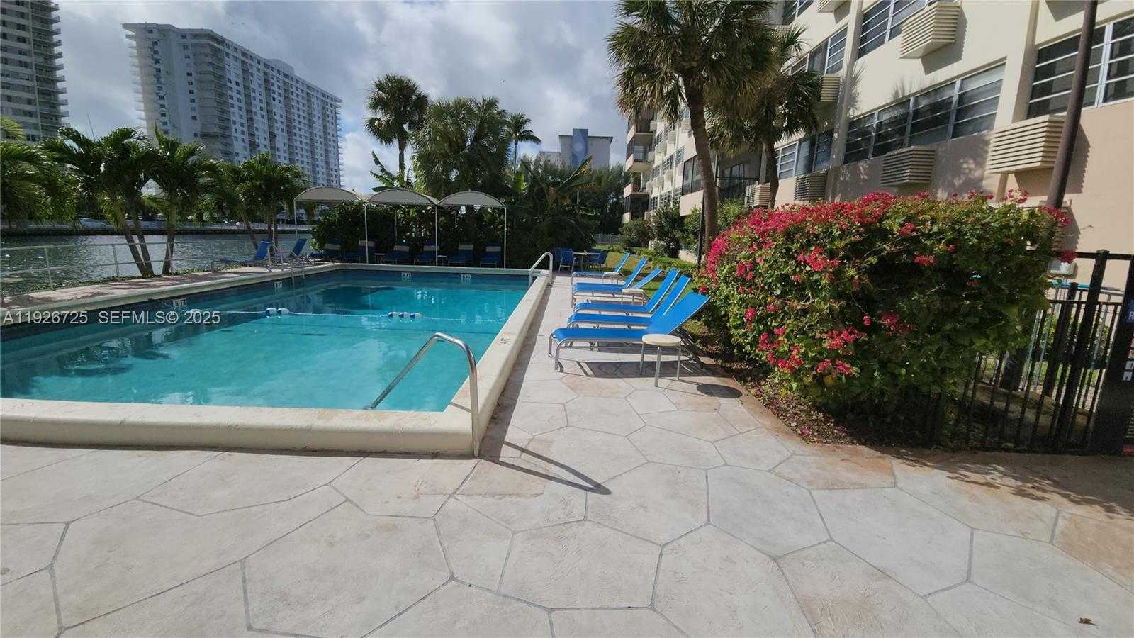 Small Image of 220 KINGS POINT DR #411, Sunny Isles Beach Number 23