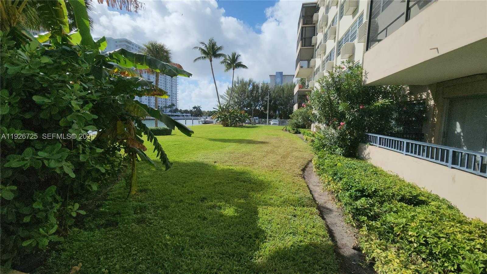 Small Image of 220 KINGS POINT DR #411, Sunny Isles Beach Number 25