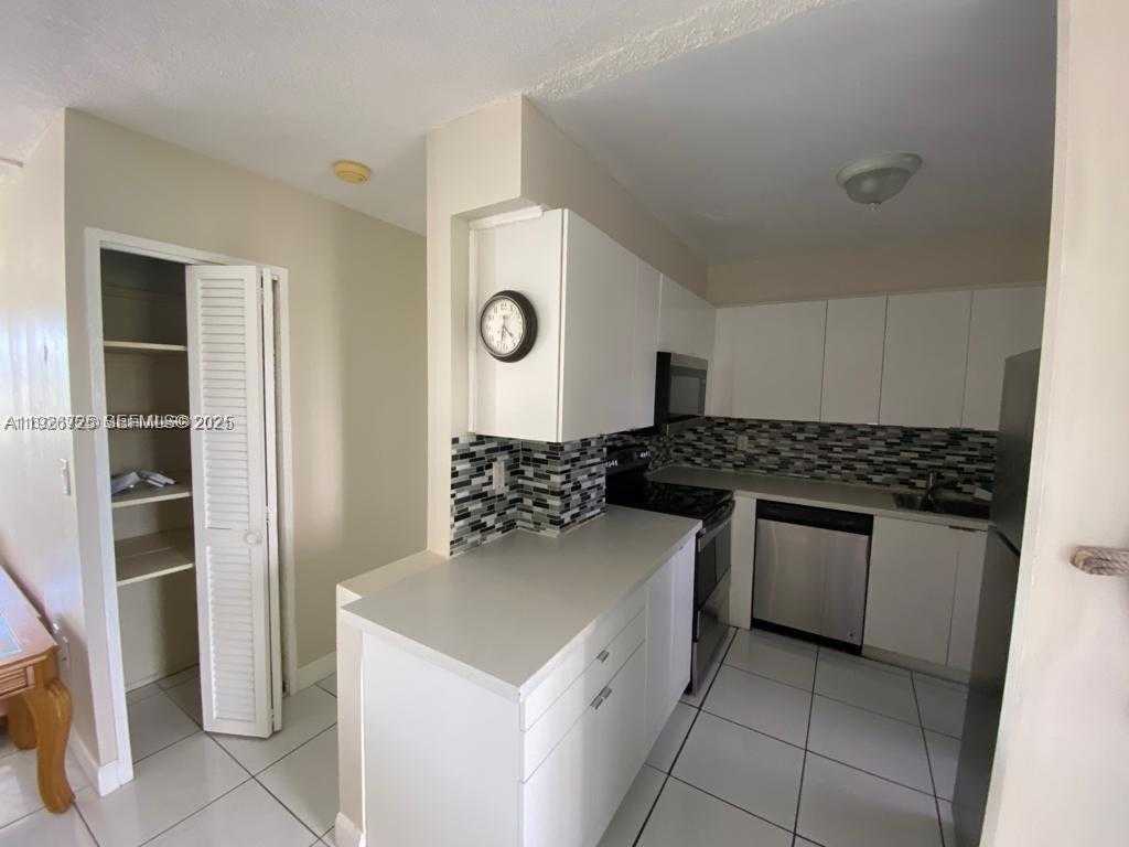 Small Image of 220 KINGS POINT DR #411, Sunny Isles Beach Number 28