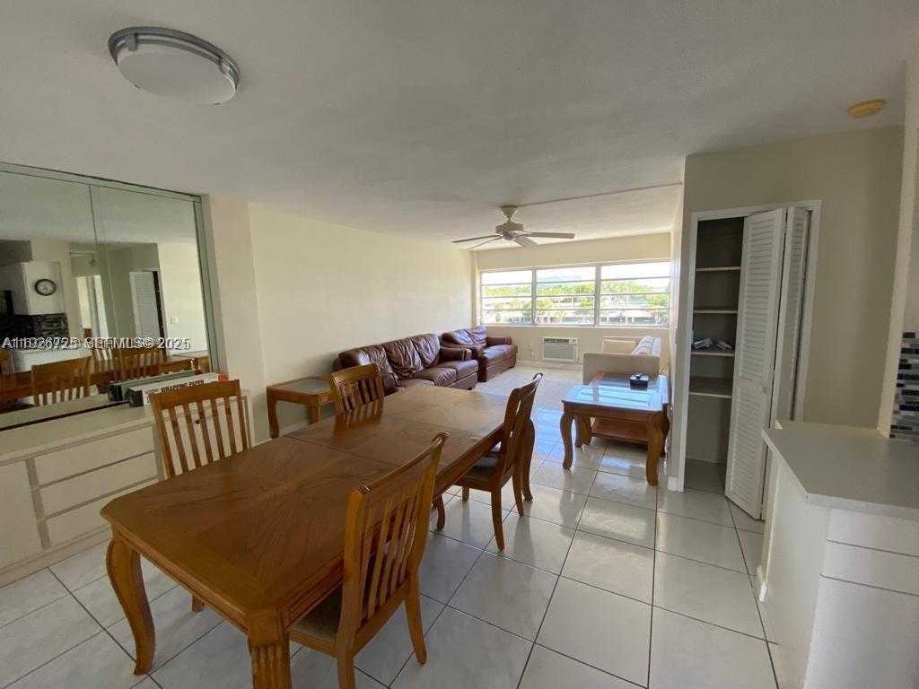 Small Image of 220 KINGS POINT DR #411, Sunny Isles Beach Number 29