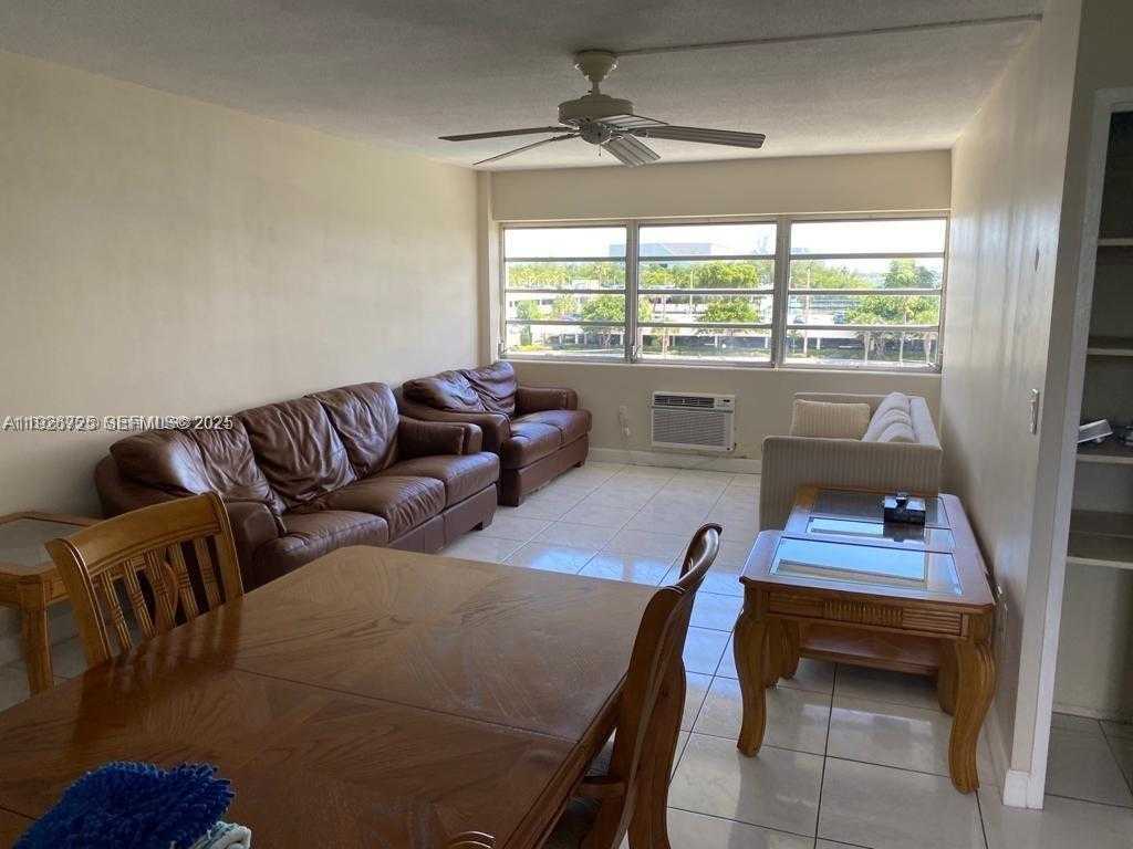 Small Image of 220 KINGS POINT DR #411, Sunny Isles Beach Number 30