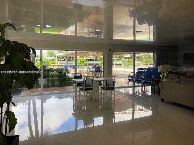 Small Image of 220 KINGS POINT DR #411, Sunny Isles Beach Number 34