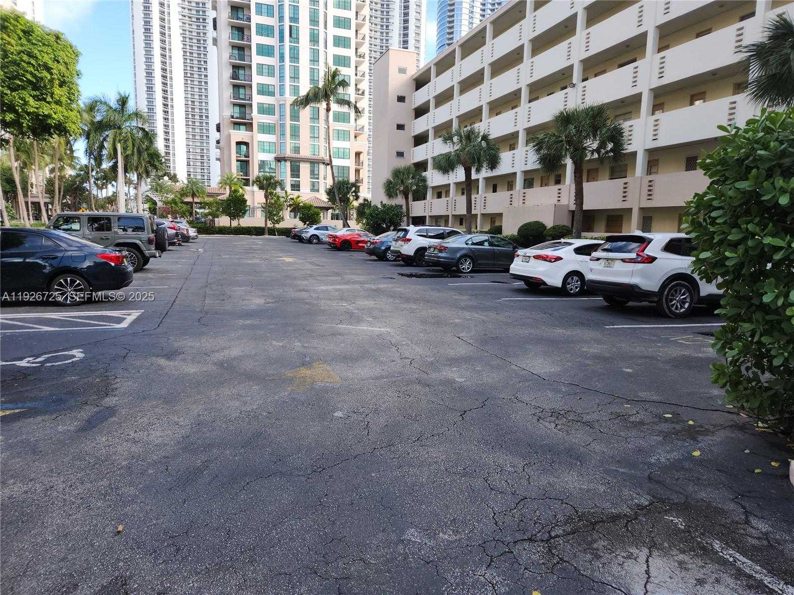 Small Image of 220 KINGS POINT DR #411, Sunny Isles Beach Number 35
