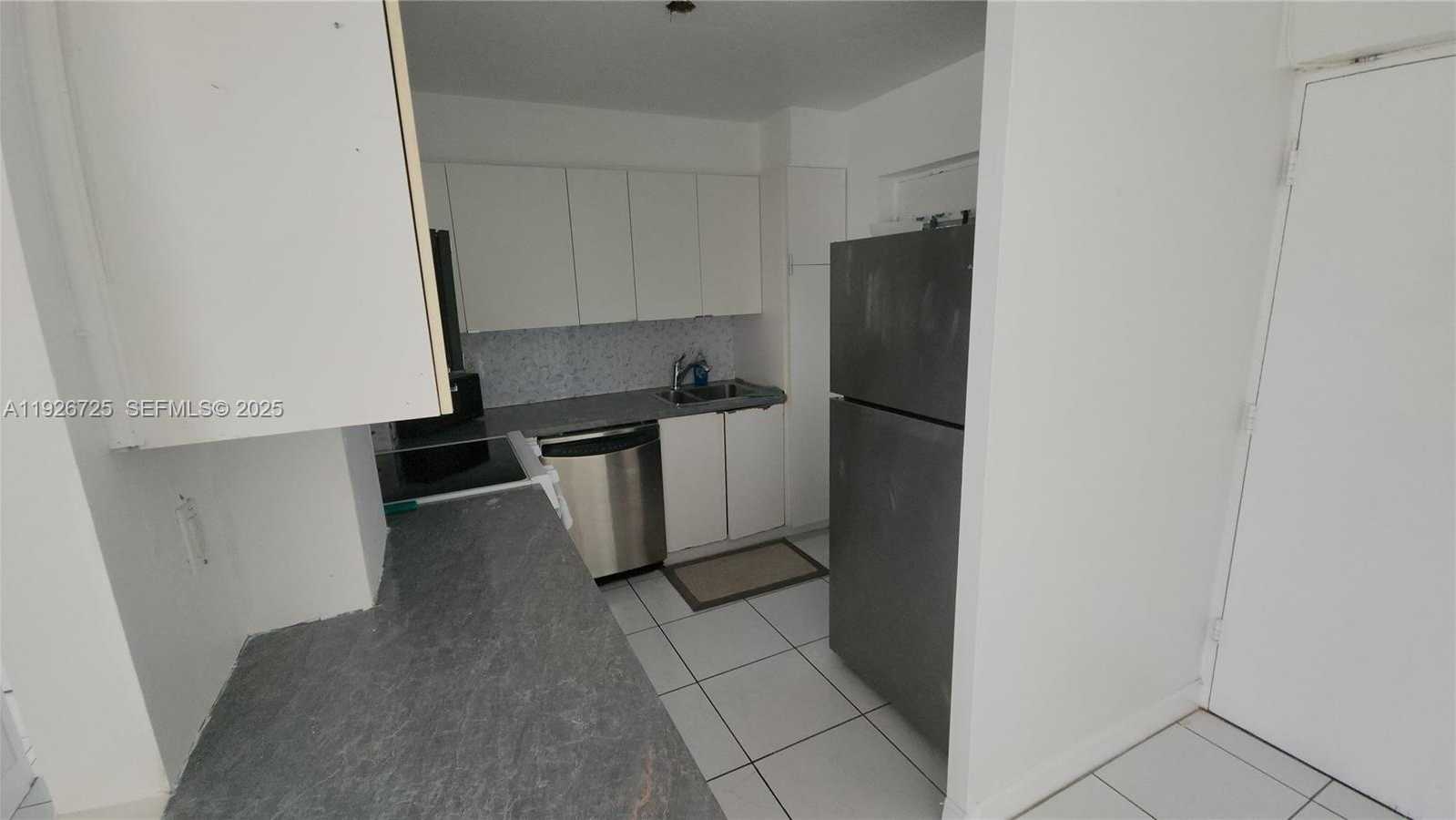 Small Image of 220 KINGS POINT DR #411, Sunny Isles Beach Number 6