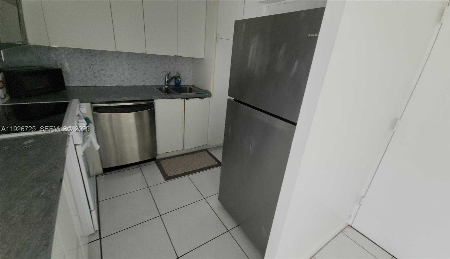 Small Image of 220 KINGS POINT DR #411, Sunny Isles Beach Number 8