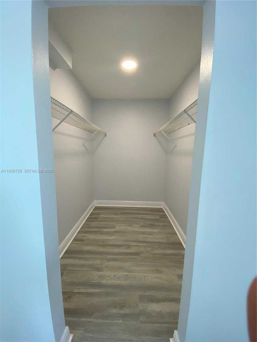 Small Image of 9375 FONTAINEBLEAU BLVD #L221, Miami Number 10