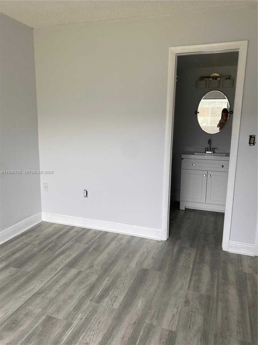 Small Image of 9375 FONTAINEBLEAU BLVD #L221, Miami Number 11