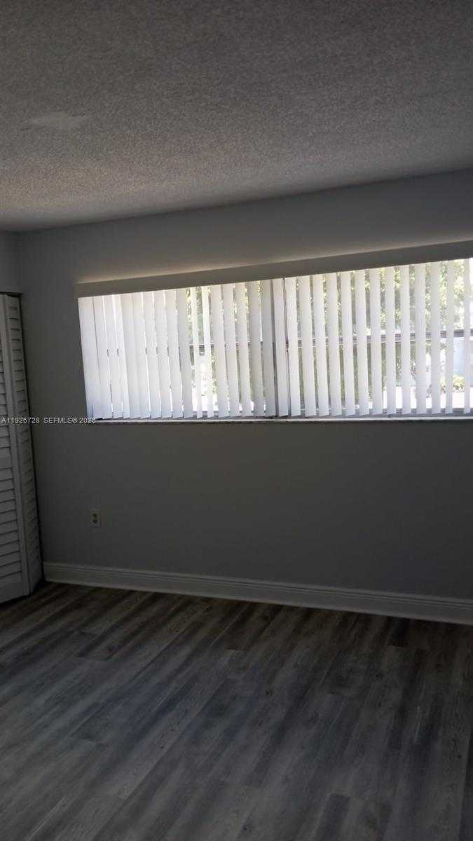 Small Image of 9375 FONTAINEBLEAU BLVD #L221, Miami Number 19