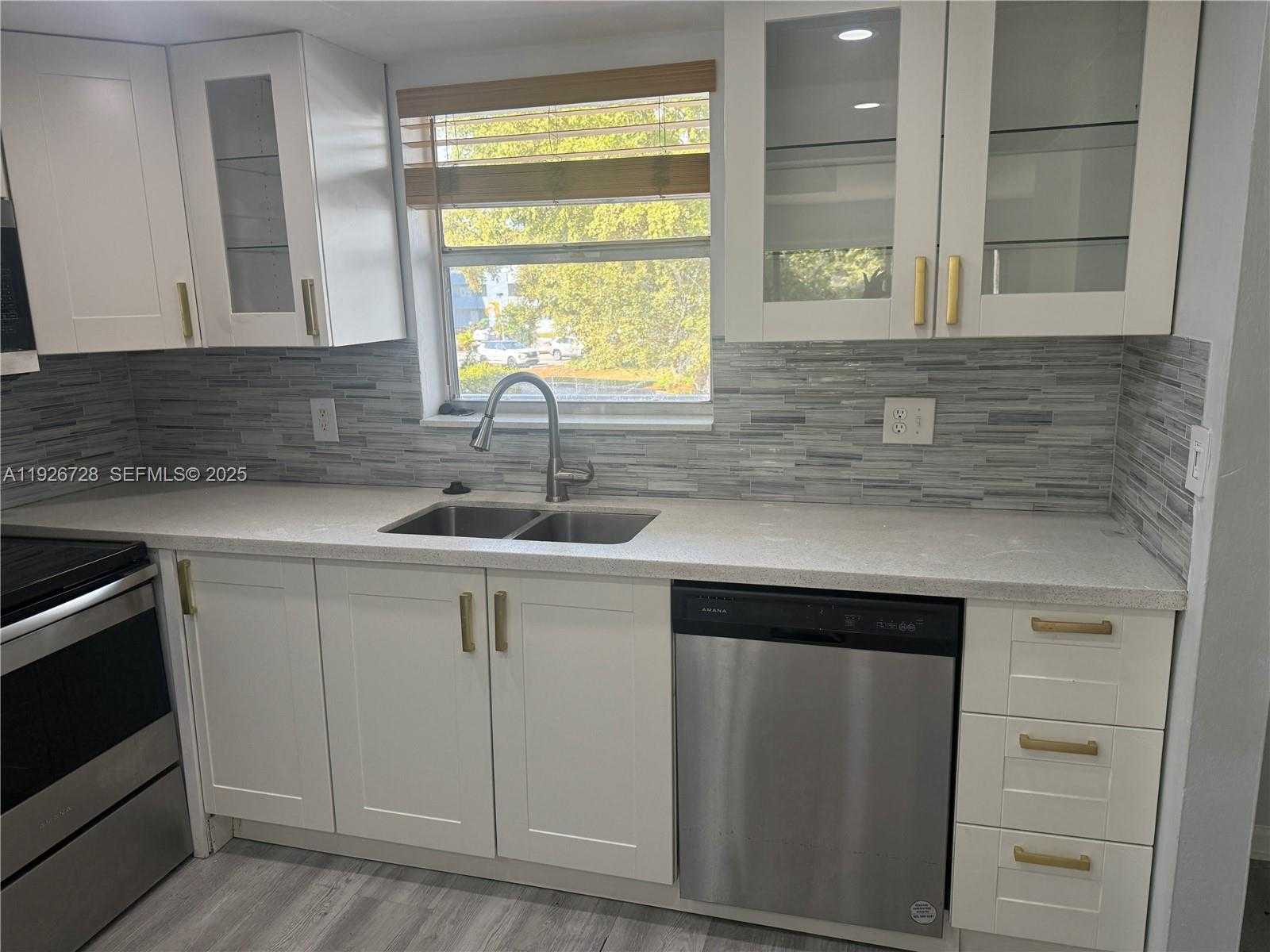 Small Image of 9375 FONTAINEBLEAU BLVD #L221, Miami Number 2