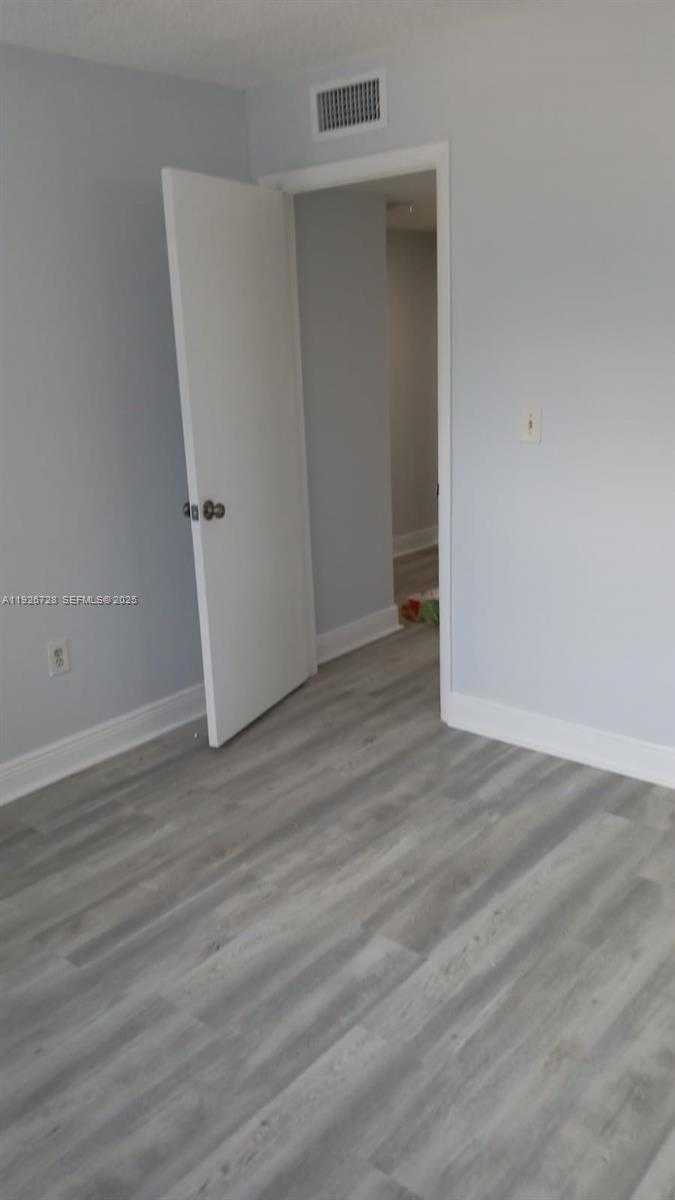Small Image of 9375 FONTAINEBLEAU BLVD #L221, Miami Number 20