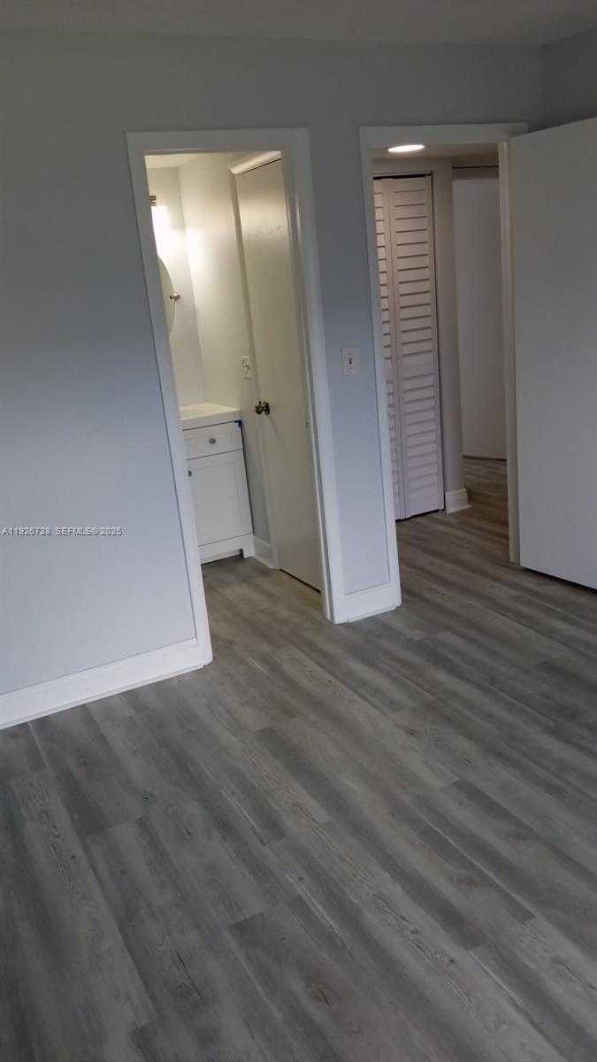 Small Image of 9375 FONTAINEBLEAU BLVD #L221, Miami Number 21