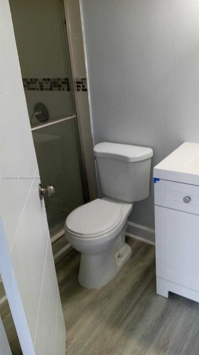 Small Image of 9375 FONTAINEBLEAU BLVD #L221, Miami Number 24