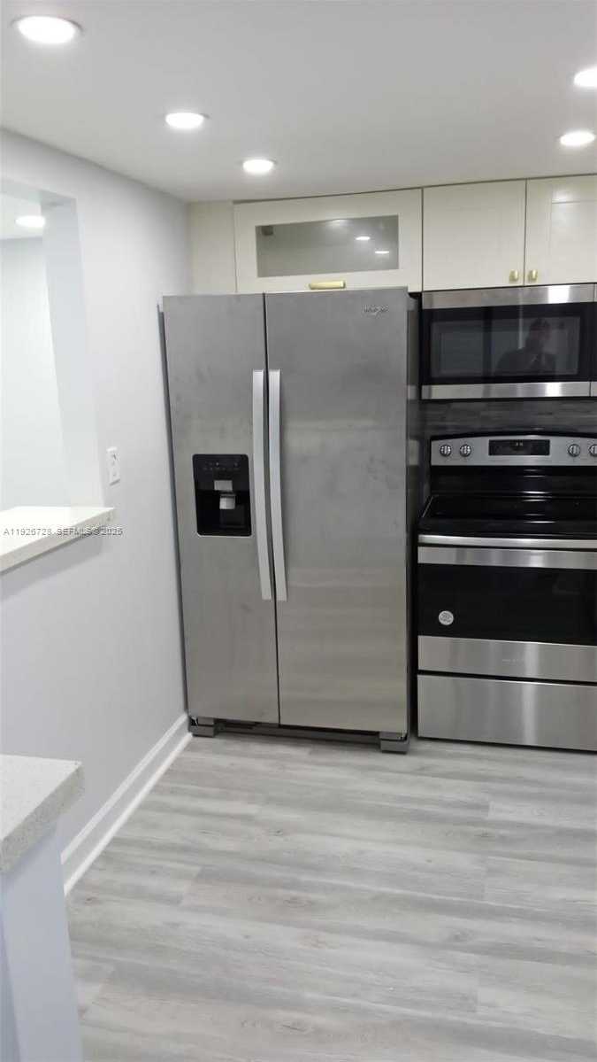Small Image of 9375 FONTAINEBLEAU BLVD #L221, Miami Number 30