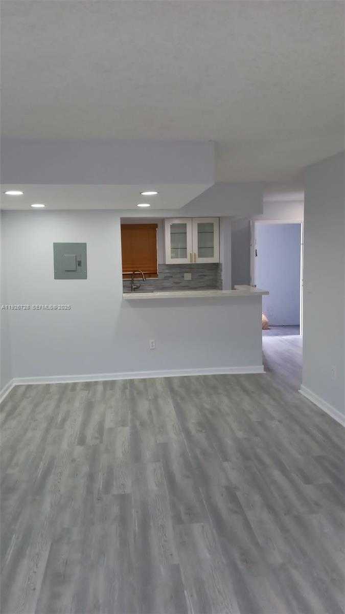 Small Image of 9375 FONTAINEBLEAU BLVD #L221, Miami Number 32