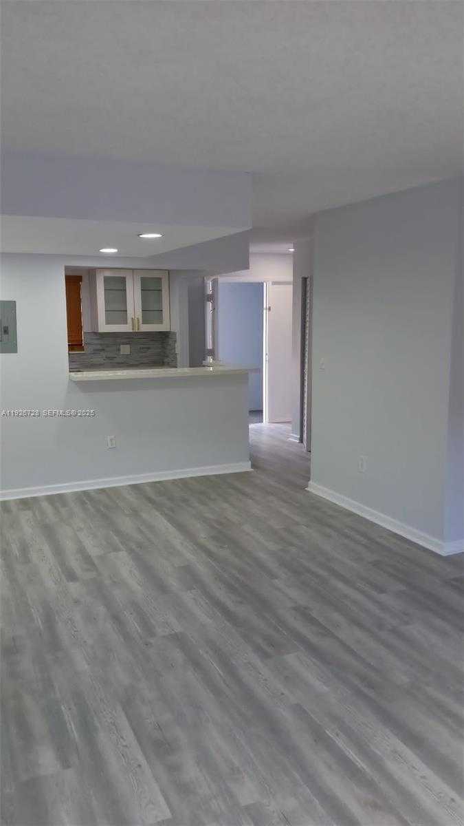 Small Image of 9375 FONTAINEBLEAU BLVD #L221, Miami Number 33