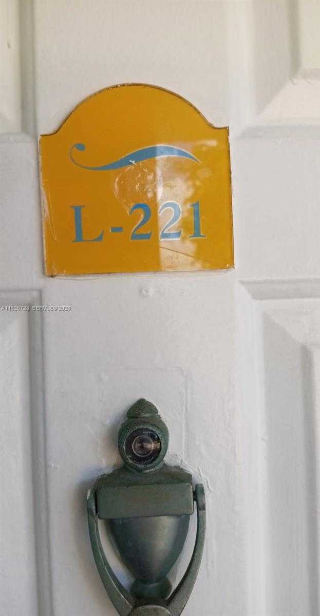 Small Image of 9375 FONTAINEBLEAU BLVD #L221, Miami Number 39