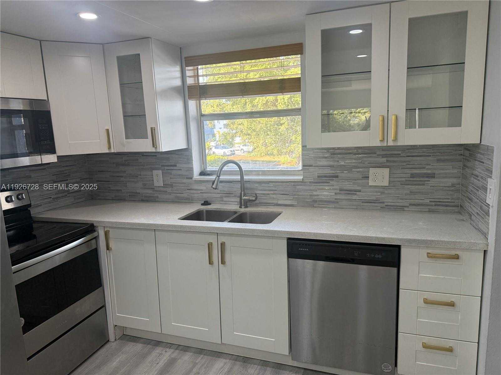 Small Image of 9375 FONTAINEBLEAU BLVD #L221, Miami Number 4