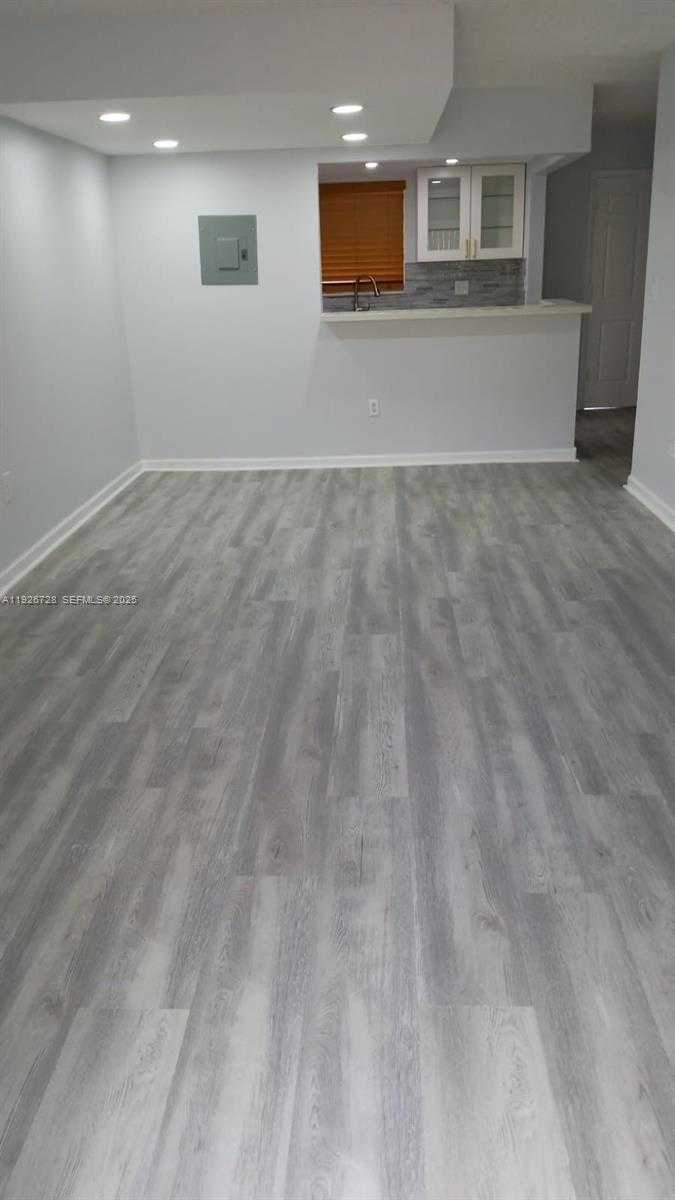 Small Image of 9375 FONTAINEBLEAU BLVD #L221, Miami Number 40