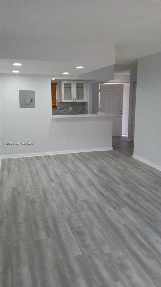 Small Image of 9375 FONTAINEBLEAU BLVD #L221, Miami Number 41