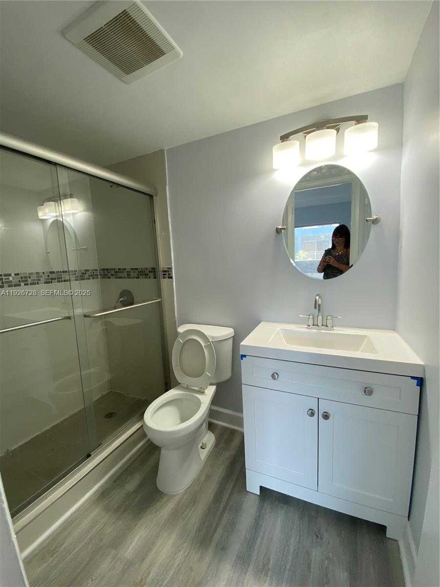 Small Image of 9375 FONTAINEBLEAU BLVD #L221, Miami Number 6