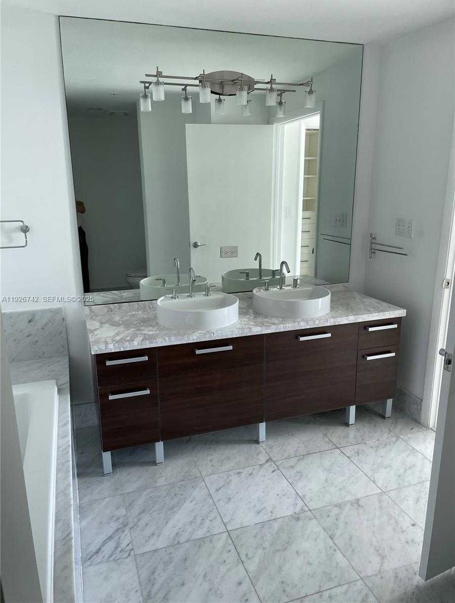 Imagen de Pequeño Objeto