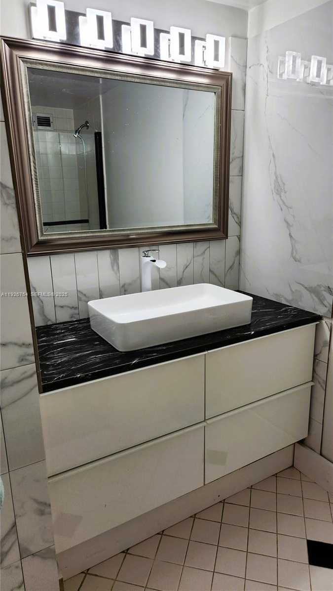 Small Image of 18051 BISCAYNE BLVD #1705, Aventura Number 12