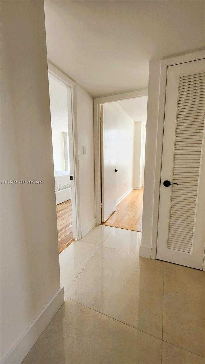 Small Image of 18051 BISCAYNE BLVD #1705, Aventura Number 14
