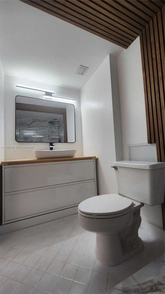 Small Image of 18051 BISCAYNE BLVD #1705, Aventura Number 19