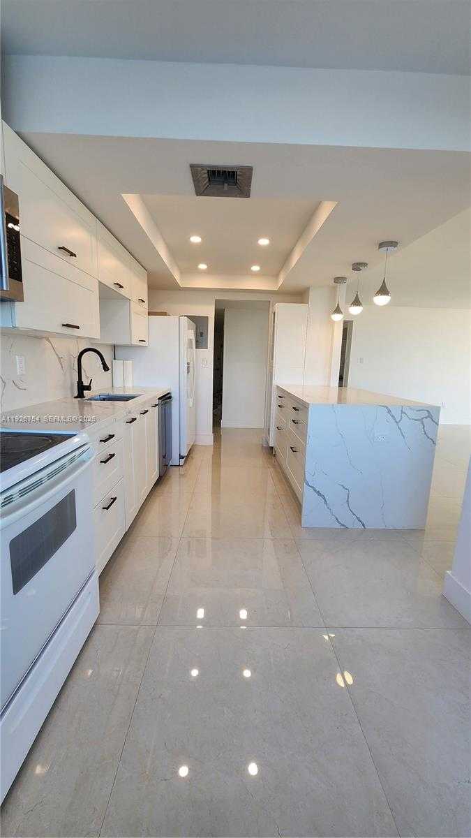 Small Image of 18051 BISCAYNE BLVD #1705, Aventura Number 2